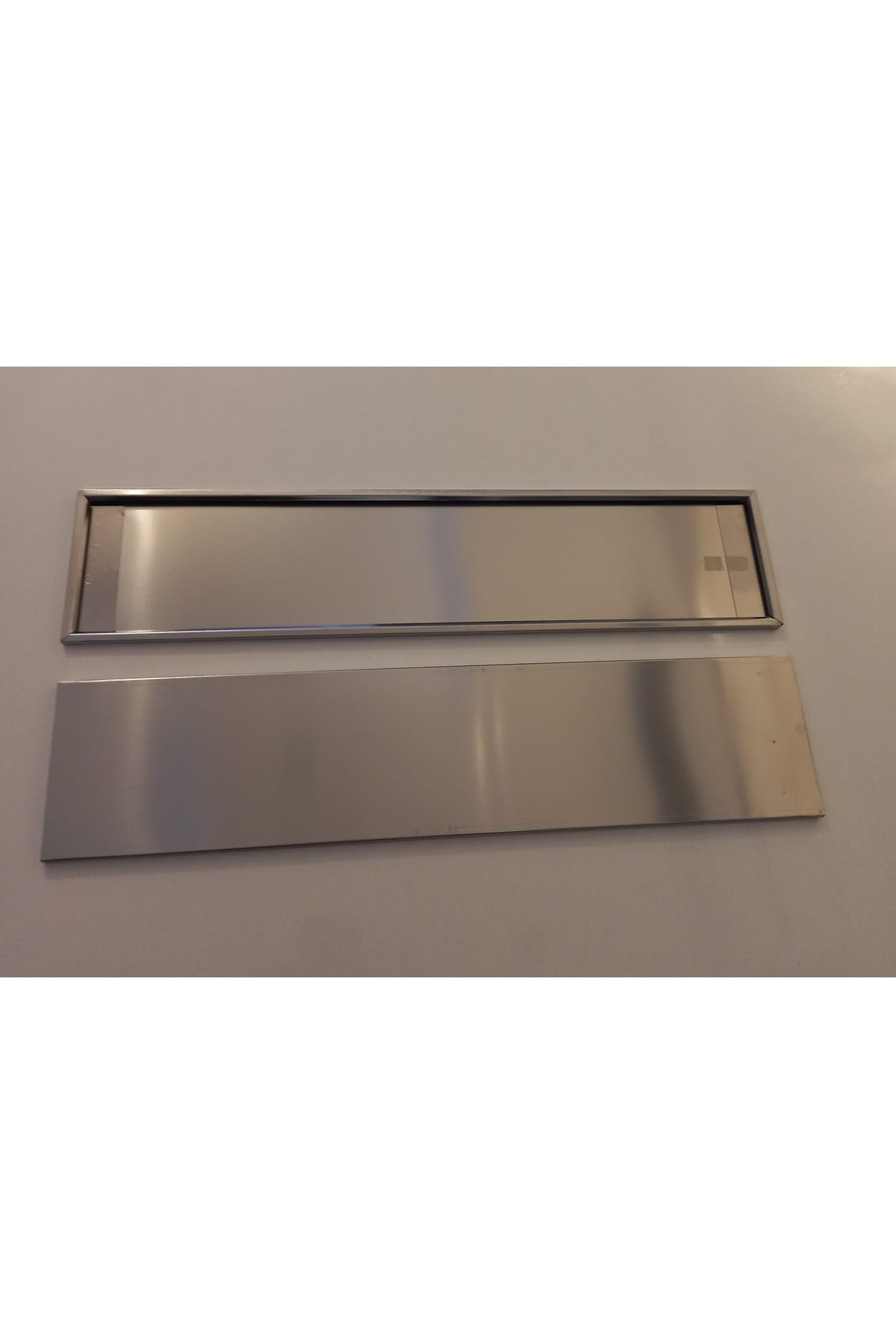 Paslanmaz Metal Plaka Altlığı Krom  Plakalık geçmeli Plaka 1 Adet